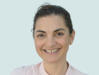  Portrait de Aurore DOMANGE, membre de l'équipe commerciale, professionnelle et souriante.