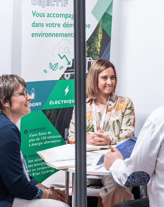 Two smiling ladies during their One to One with a guest at Top Transport Europe