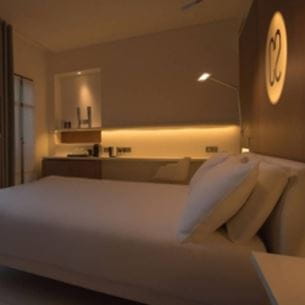 Une chambre de l'hôtel C2 à Marseille